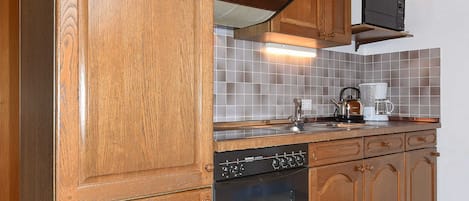 Fridge, microwave, oven