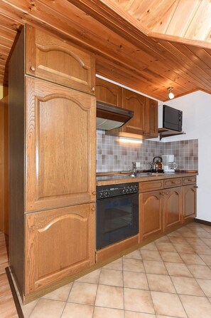 Køleskab, mikrobølgeovn, ovn