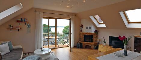 Télévision, cheminée