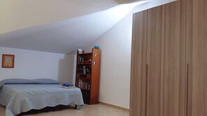 3 bedrooms, free WiFi, bed sheets - IL GABBIANO (IUN: P5444) (San Giovanni Suergiu)