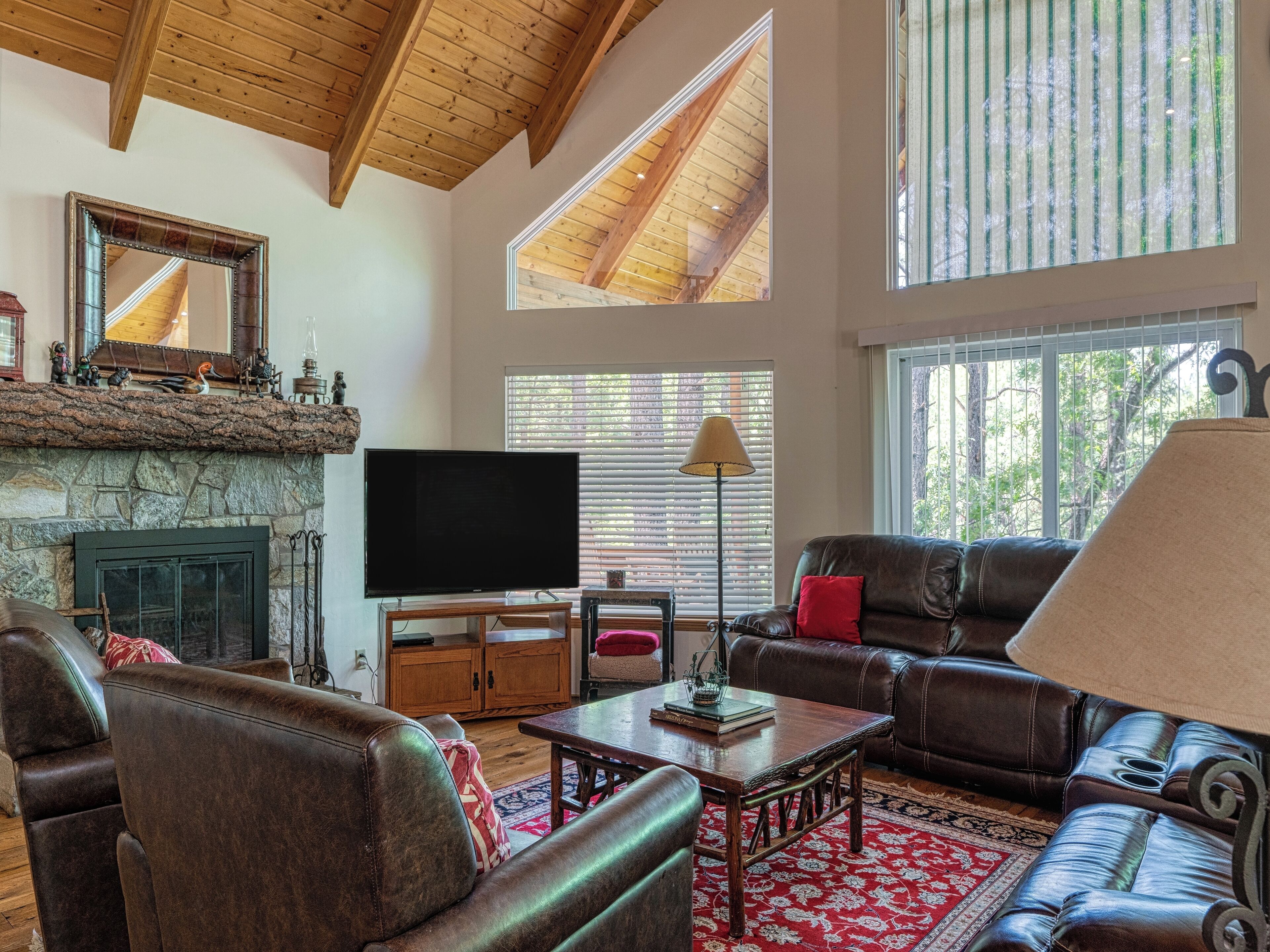 The Bent Oak Retreat in Pinetop Country Club w/Deck and Game Room!!!