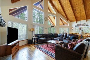 Smart-TV, Kamin, DVD-Player, Tischfußball