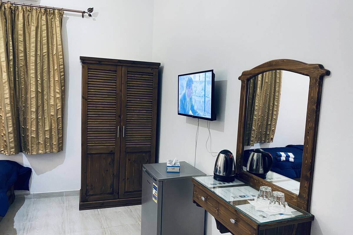 Frigobar, escrivaninha, Wi-Fi de cortesia, roupa de cama