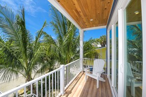 Terrace/patio - Luxury Beach Retreat:  Rooftop Views, Pool and Spa (Bradenton Beach)