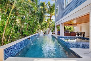 A heated pool - Luxury Beach Retreat:  Rooftop Views, Pool and Spa (Bradenton Beach)