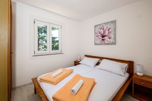 3 bedrooms, WiFi - Apartments Matea with Infinity Pool (Cesarica)
