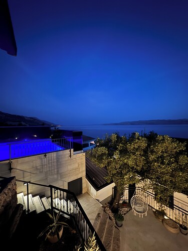 Apartments Matea with Infinity Pool