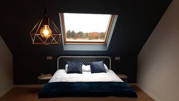 4 bedrooms, soundproofing, WiFi, bed sheets