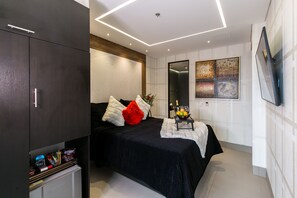 1 bedroom, in-room safe, free WiFi