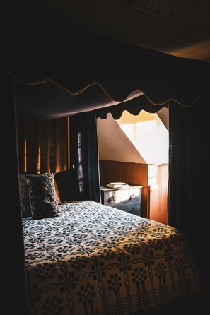 Room, 1 Queen Bed, Valley View | Premium bedding, down comforters, memory foam beds, blackout drapes - Heavitree of Griswold B&B (Jewett City)