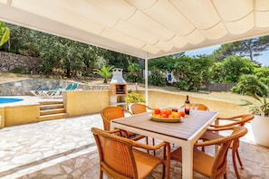 Outdoor dining - Villa Alexandria - Three Bedroom Villa, Sleeps 6 (Cala Sant Vicenç)