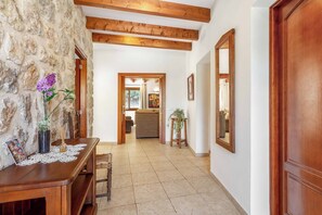 Interior - Villa Alexandria - Three Bedroom Villa, Sleeps 6 (Cala Sant Vicenç)