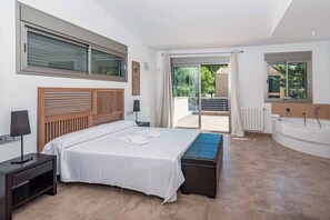 5 bedrooms, WiFi, bed sheets