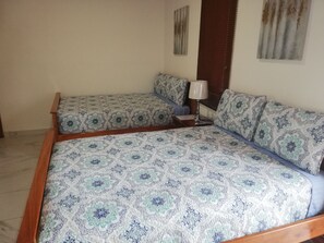 Double Room | Minibar, individually decorated, laptop workspace, blackout drapes - Hotel Casa Blanca (Managua)