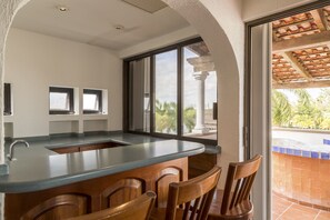 Villa | In-room dining - CASA REAL: Increíble casa sobre la laguna (Cancun)