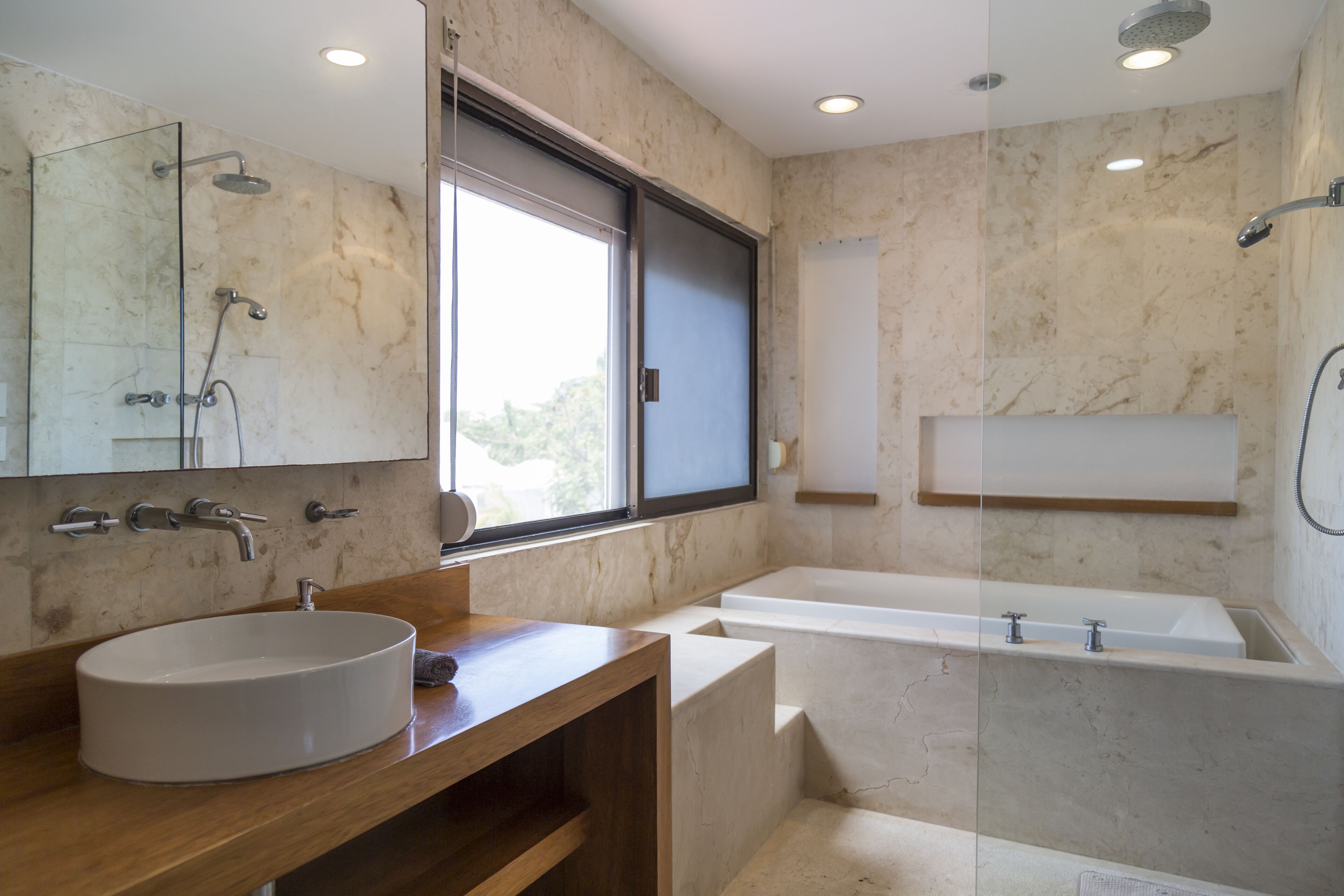 Biệt thự | Phòng tắm | Vòi sen/bồn tắm kết hợp, đồ dùng nhà tắm miễn phí, máy sấy tóc 