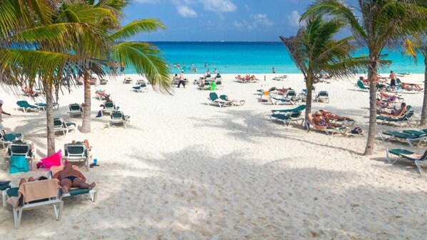 Beach nearby, white sand - Precioso depa 2 recámaras pasos de la 5a Av (Playa del Carmen)