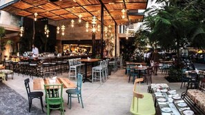 Apartment | Street view - Precioso depa 2 recámaras pasos de la 5a Av (Playa del Carmen)