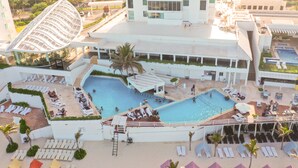 Unclassified image, 3 of 20, button - CHIC- Newly Renovated 1 BDR at the best beach (Cancun)