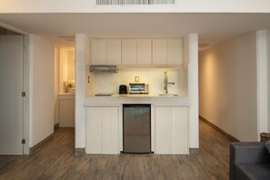 Appartement | Cuisine privée | Grand réfrigérateur, micro-ondes, four, plaque de cuisson