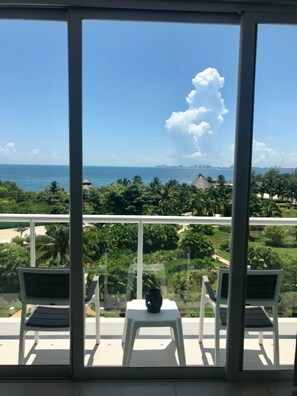 Apartment | Balcony - BRISA Beachfront Studio- Amazing Oceanview (Cancun)