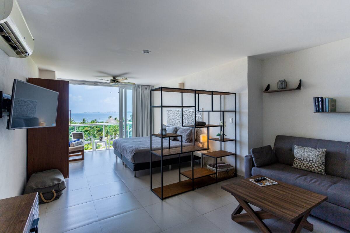 Apartment | Living area | Flat-screen TV