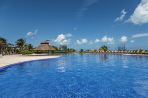 Infinity pool - BRISA Beachfront Studio- Amazing Oceanview (Cancun)
