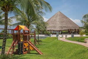 Children’s play area – outdoor