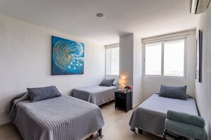 Apartment | In-room safe, desk, iron/ironing board, free WiFi