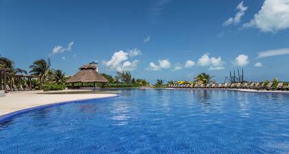 MARINA Beachfront 2 BDR- Amazing Oceanview