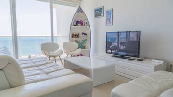 Apartment | Living area | Flat-screen TV