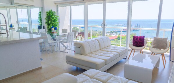 Apartment | Living area | Flat-screen TV