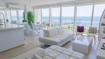 Apartment | Living area | Flat-screen TV