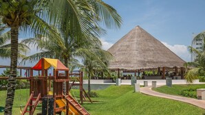 Área de juegos infantiles al aire libre