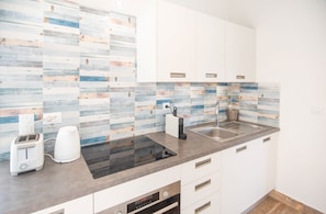 Geladeira, micro-ondas, fogão, cooktop