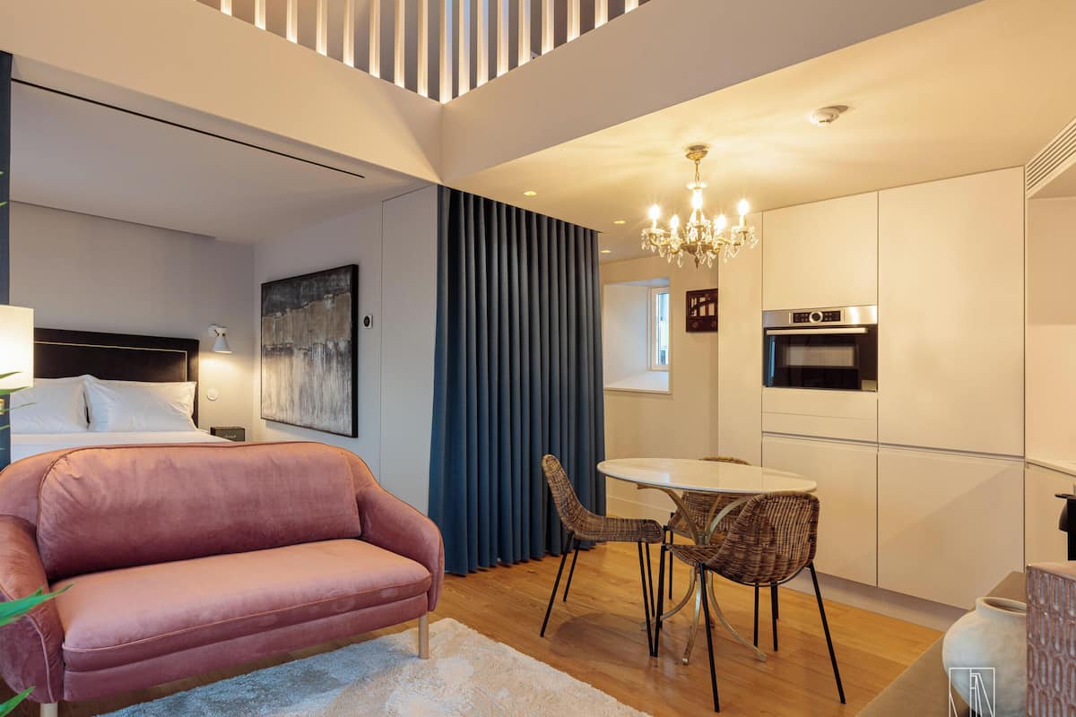 Apartemen Panorama, 1 kamar tidur | Area keluarga | Smart TV 42-inci dengan saluran TV kabel dan TV