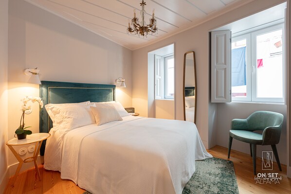 Appartement exclusif, 1 chambre | Décor unique, rideaux d’obscurcissement, système d’insonorisation