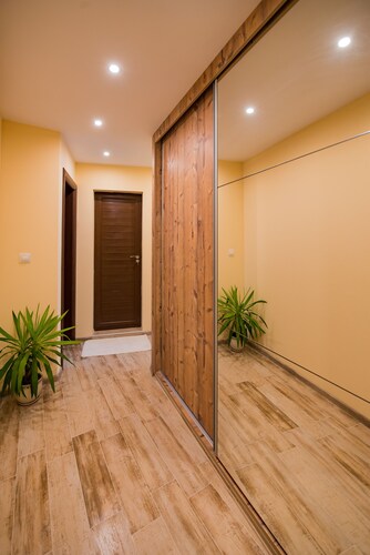 За нас е удоволствие да Ви представим нов луксозен апартамент.