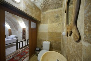 淋浴设施、大花洒淋浴喷头、吹风机、坐浴桶