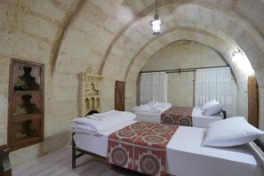 高档床上用品、客房内保险箱、特色装修、特色家居