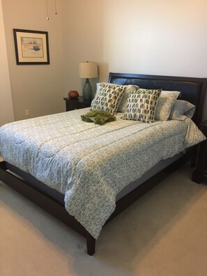 3 bedrooms, desk, iron/ironing board, travel cot