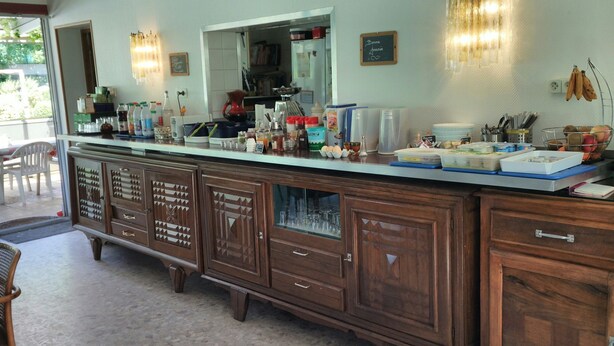 Breakfast and dinner served  - Hotel Le Nouveau Monde (Breuillet)