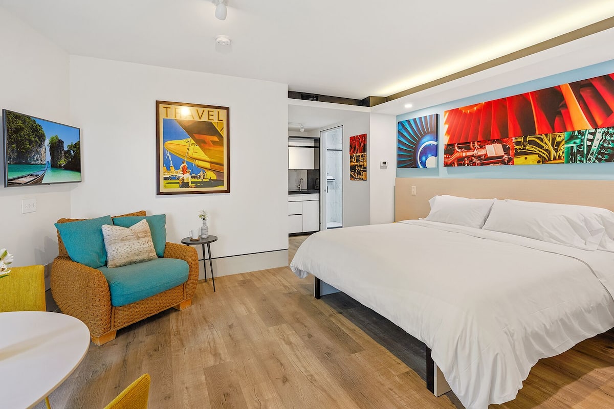 Reef Room | 1 bedroom, in-room safe, iron/ironing board, free WiFi