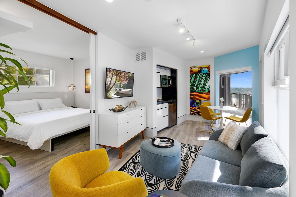 Coral Suite | 1 bedroom, in-room safe, iron/ironing board, free WiFi