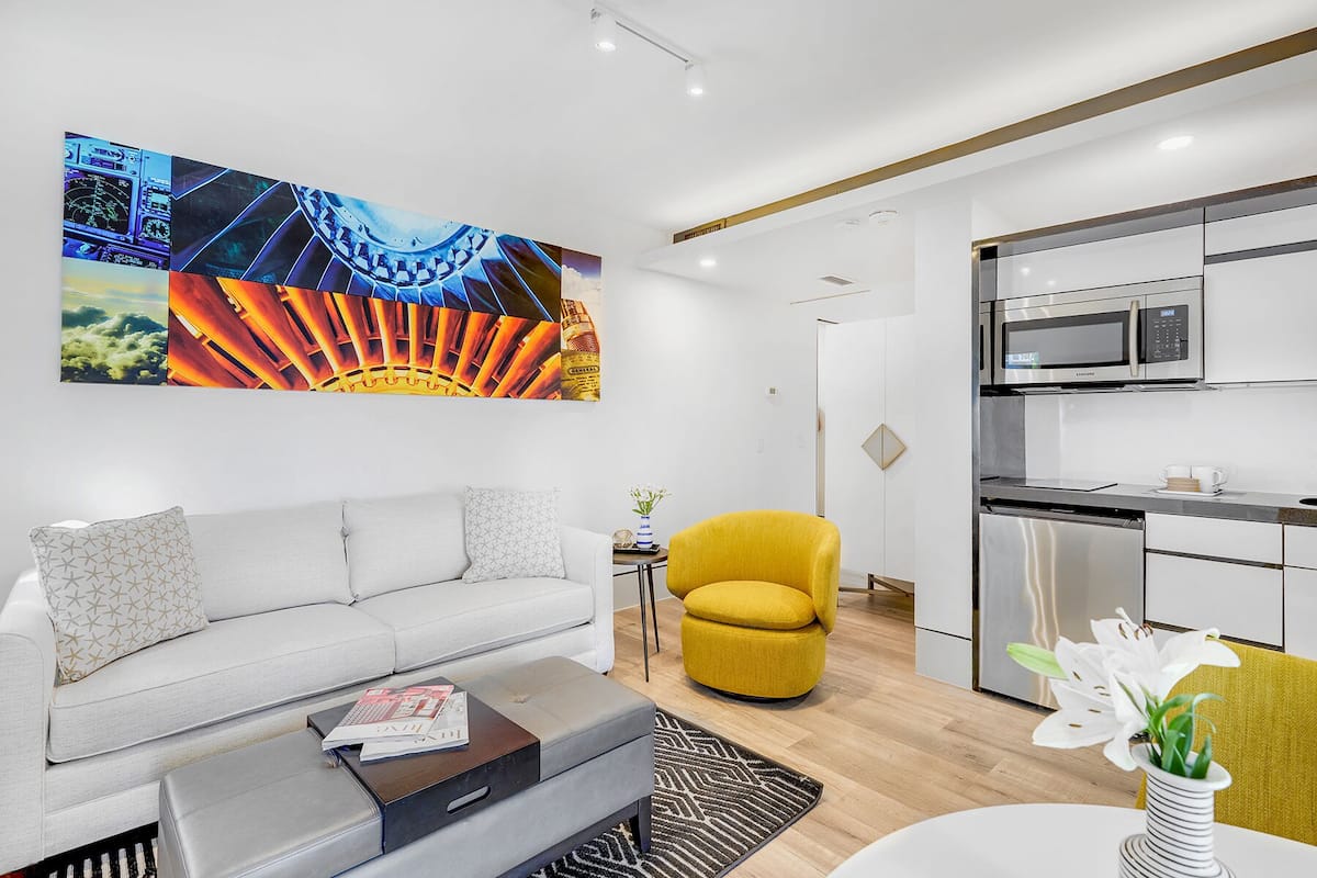 Ocean Suite | Living room | 50-inch LED TV with cable channels, TV, Netflix