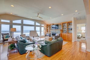 テレビ、暖炉、DVD プレーヤー、テーブルサッカー台