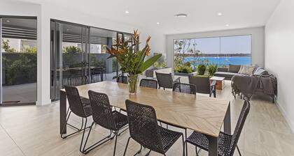 Maggie's Place Beachfront Retreat in Corlette