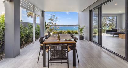 Maggie's Place Beachfront Retreat in Corlette