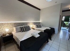 Minibar, desk, free WiFi, bed sheets - Recanto Verde Praia Hotel (São Sebastião)