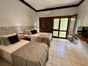 Minibar, desk, free WiFi, bed sheets - Recanto Verde Praia Hotel (São Sebastião)